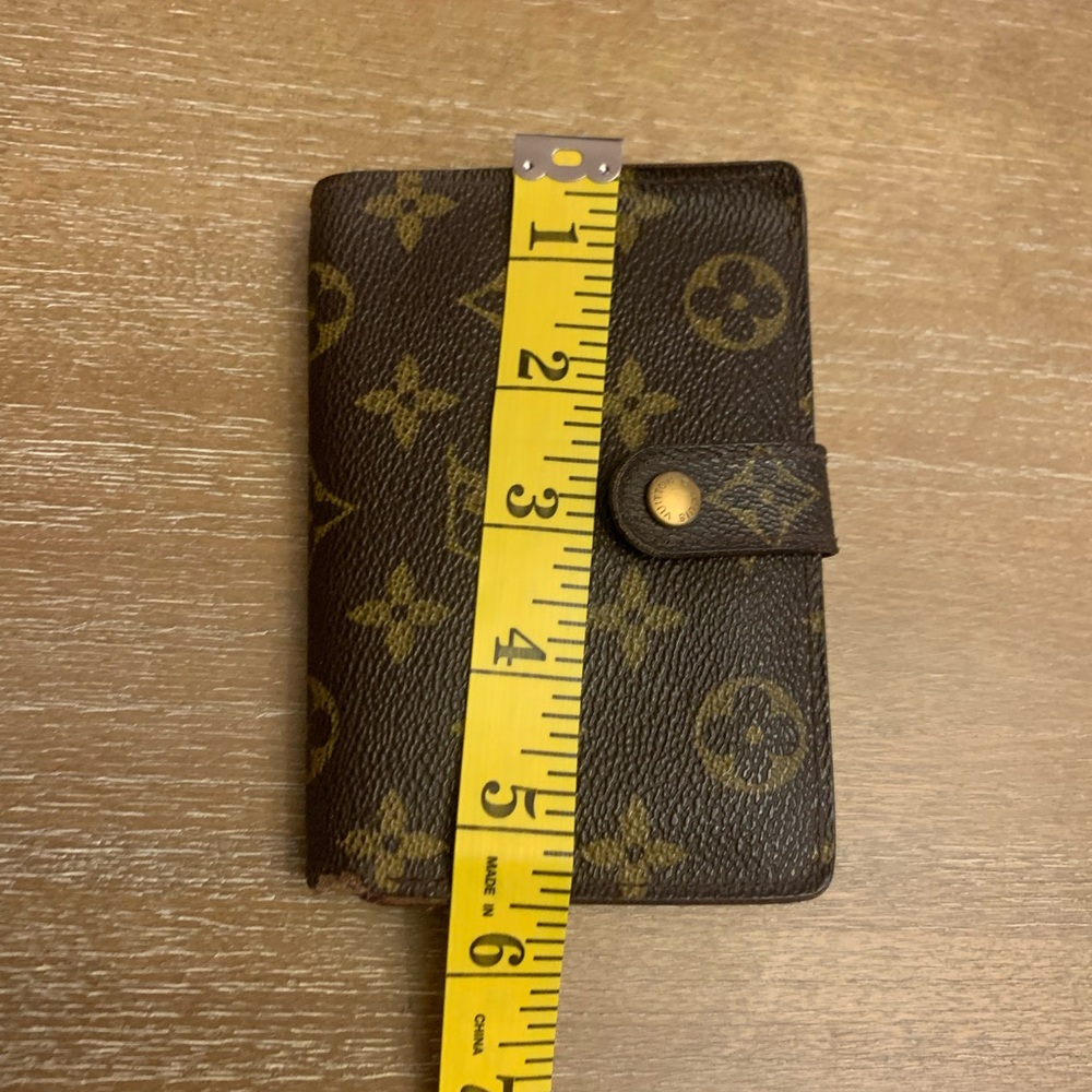 Authentic Louis Vuitton case lock wallet for women - Picture 7 of 13